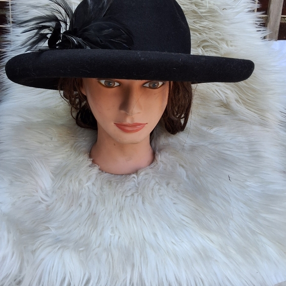 Vintage black wool  rolled rim‎ embellished hat - Picture 2 of 7
